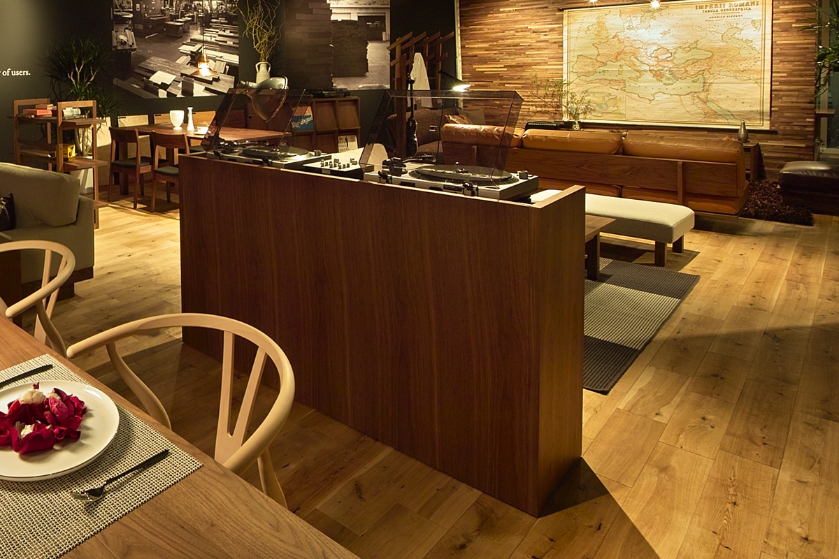 KOROVA DJ BOOTH 2列:W101 × D47 × H92 cm