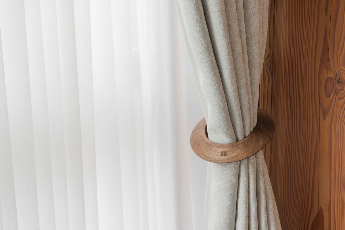 CURTAIN HOLDER カット