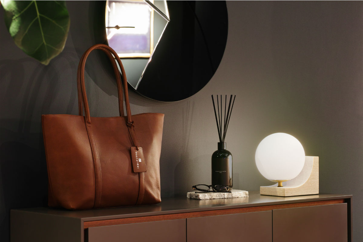 UN LEATHER TOTE BAG PATINA(ダークブラウン)