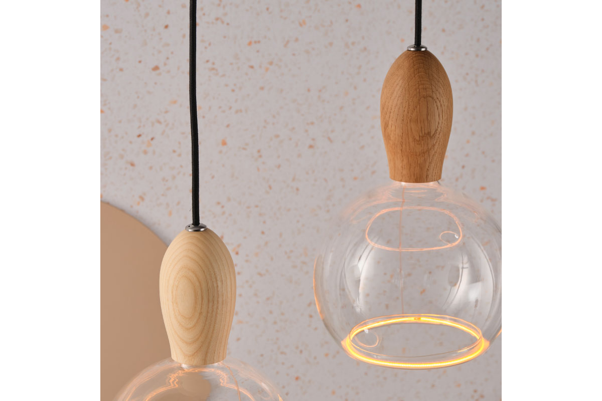 右:WOODY OAK+AZURE GLOBE